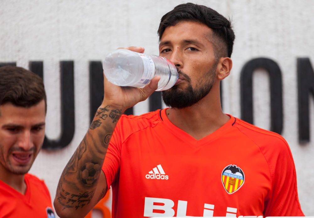 Las imágenes del entrenamiento de este lunes del Valencia CF