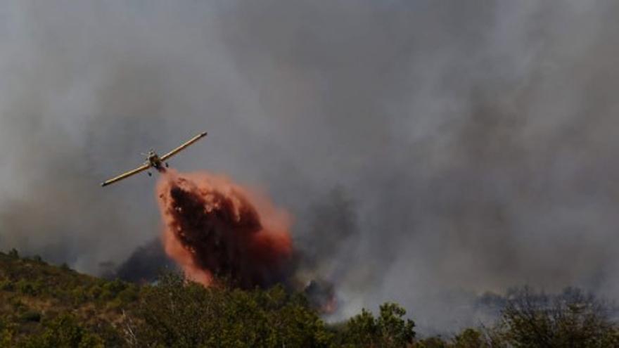 Tensión en Ribarroja por la cercanía del incendio a las casas