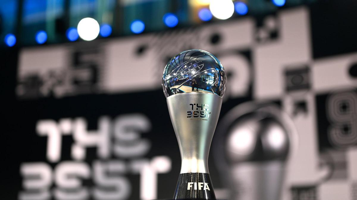 Este es el trofeo que recibe el The Best de la FIFA.