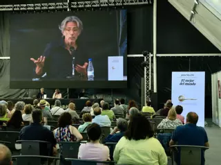 Tallón ensalza la literatura "incómoda"