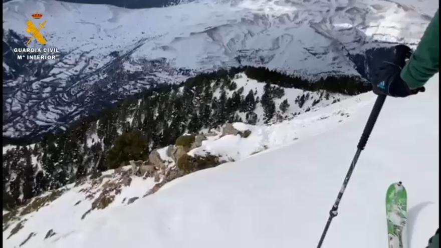 Rescatadas quince ovejas aisladas nueve días por la nieve en el Pirineo