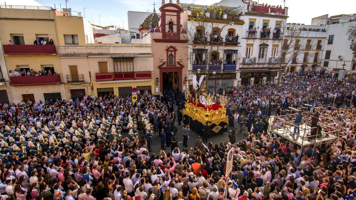 El Cristo de La Misericordia  y la Virgen de la Piedad, en su salida procesional.