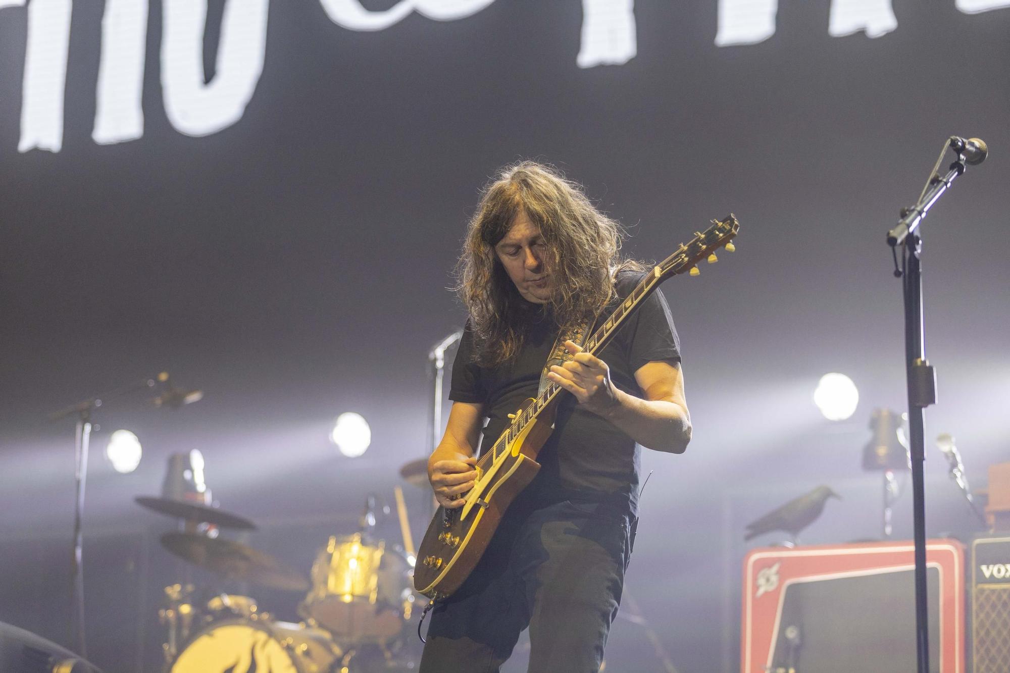 El Multiusos Fontes do Sar a los pies de Fito y sus fitipaldis