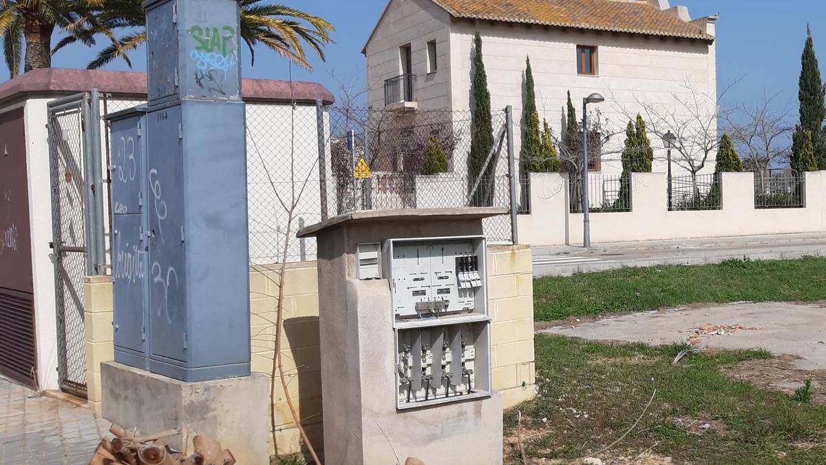 Los delincuentes reventaron el cuadro eléctrico. 