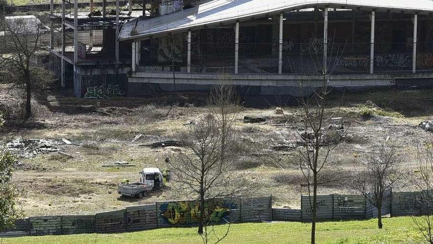 Limpieza de la finca del spa del Naranco antes de la decisión sobre su futuro