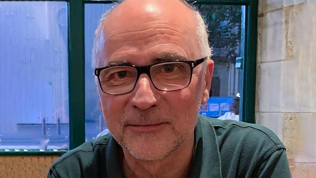 El escritor Javier la Beira