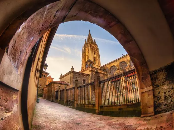 Oviedo, cruce de caminos, siglos y culturas