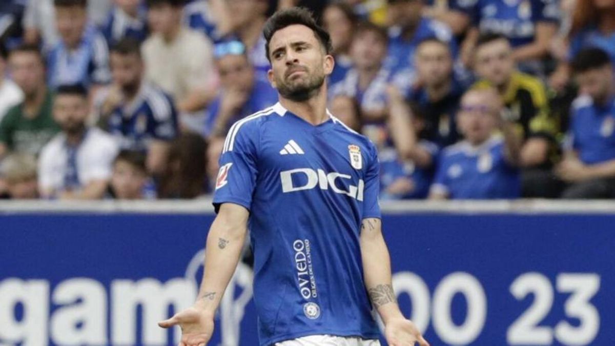 Sebas Moyano se lamenta tras una acción de un partido con el Real Oviedo.