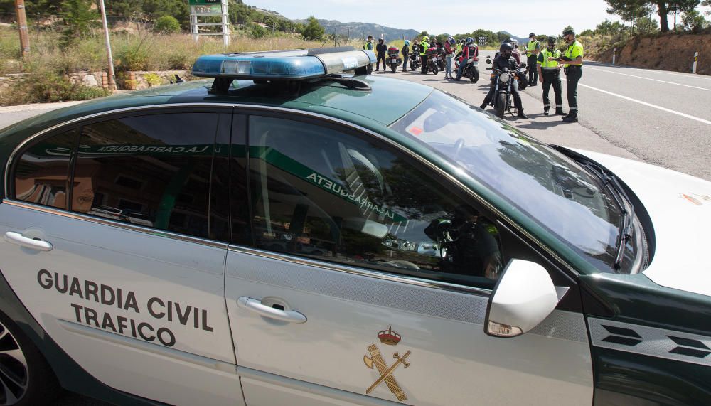 Las aglomeraciones de motoristas en La Carrasqueta obligan a la Guardia Civil a aumentar los controles.