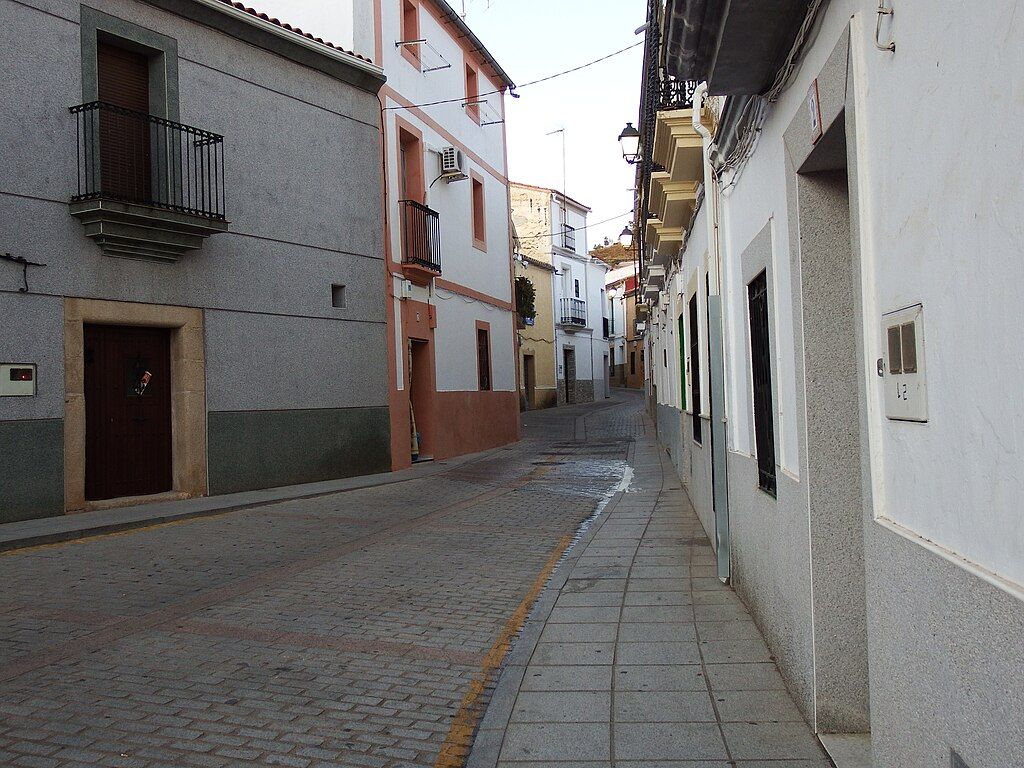 Aliseda, un apacible pueblo de poco más de 1.700 habitantes pertenece a la comarca Tajo- Salor .