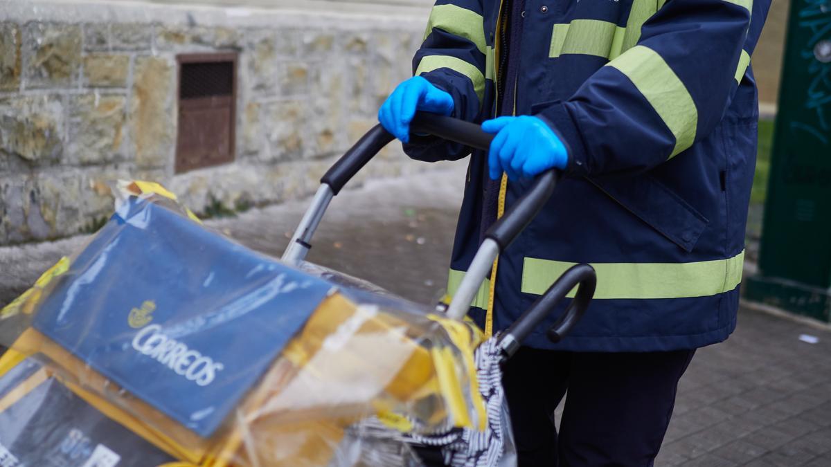 Un cartero de Correos.