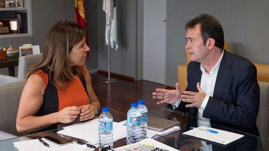 Reunión de Beatriz Mato con Francisco Veiga.  // FdV