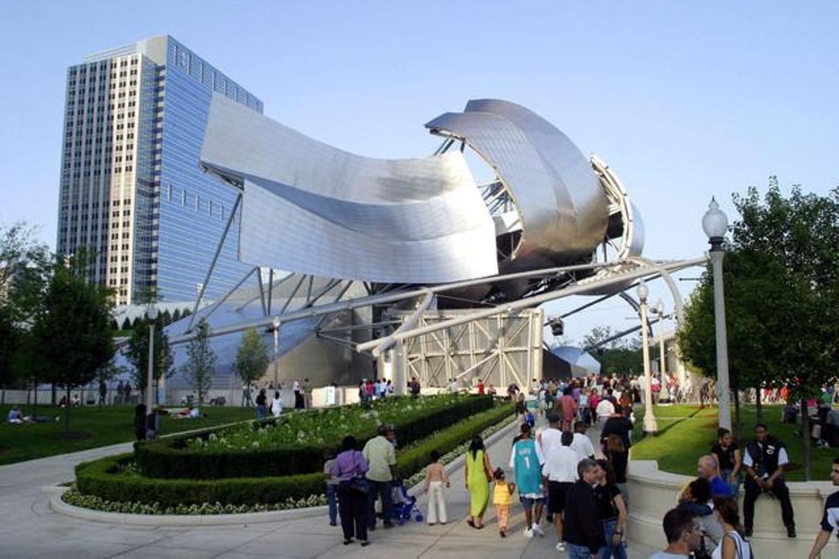 Pabellón Pritzker, obra del arquitecto Frank O. Gehry, que sirve como sede de la Orquesta Sinfónica y del Coro