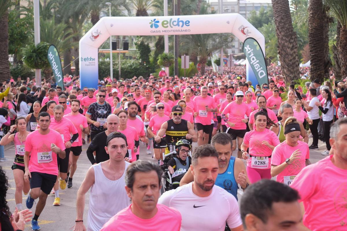 Las mejores imágenes de la carrera y marcha contra el cáncer de mama en ...