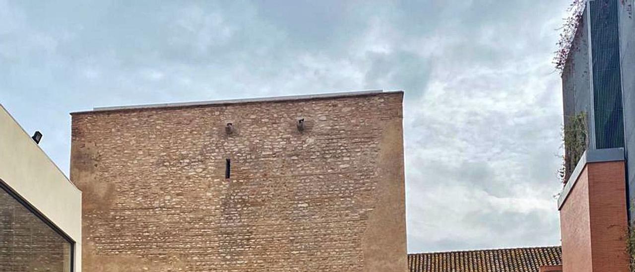 La Torre de Silla entre la oficina de turismo y el Mars, tambien visitable. | L-EMV