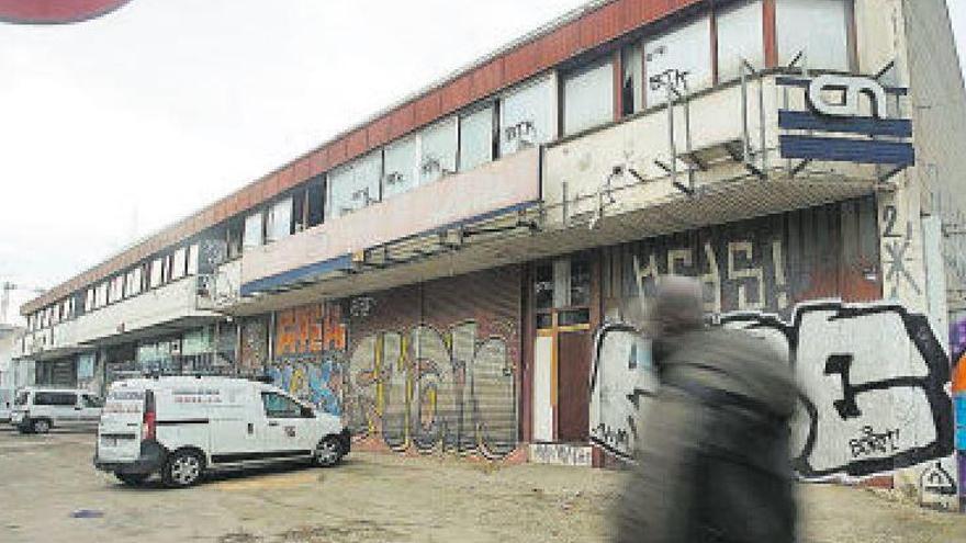 Naus abandonades a Girona on hi viuen quinze indigents