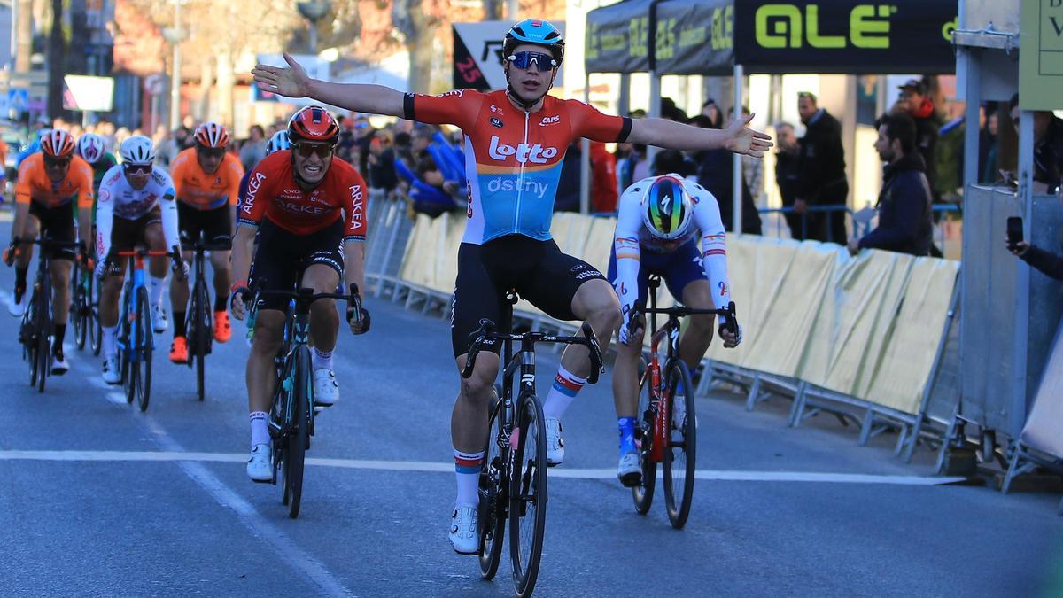 El belga Arnaud de Lie, del equipo Lotto Dstny, se impuso en la pasada ediciòn de la Clàssica Comunitat Valenciana 1969-Gran Premi València, disputada sobre 190 kilómetros entre Valencia y La Nucía (Alicante).