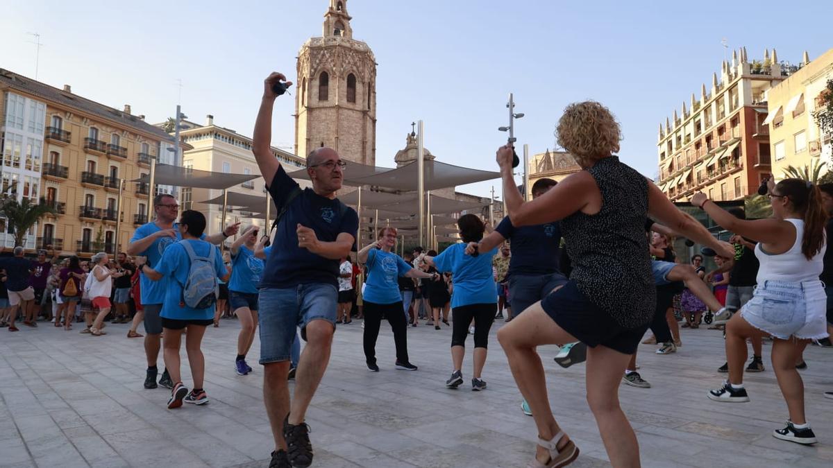 Jotas para estrenar la nueva Plaza de Reina