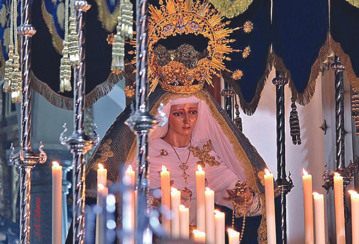 La Virgen de la Paz en la noche del Lunes Santo, junto con Jesús Cautivo.