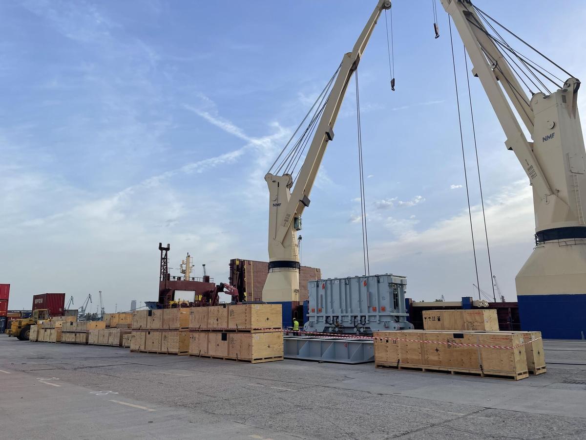 Contenedores en un puerto.