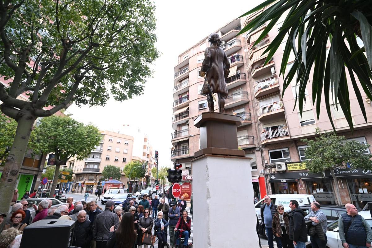 Así es la recién inaugurada escultura en Elche en honor a Jorge Juan