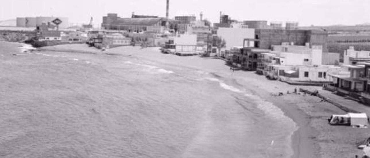 Playa de Salinetas, en una imagen entre 1965 y 1970.