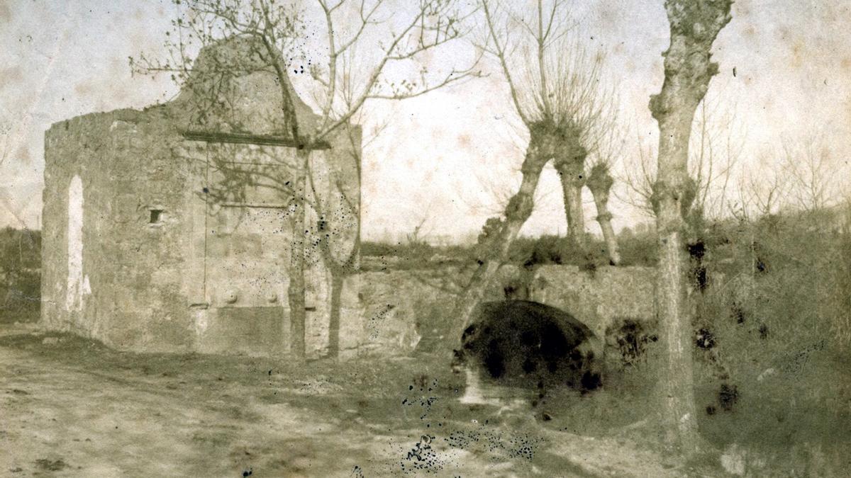 Casa de toma e inicio del acueducto de Tremañes.