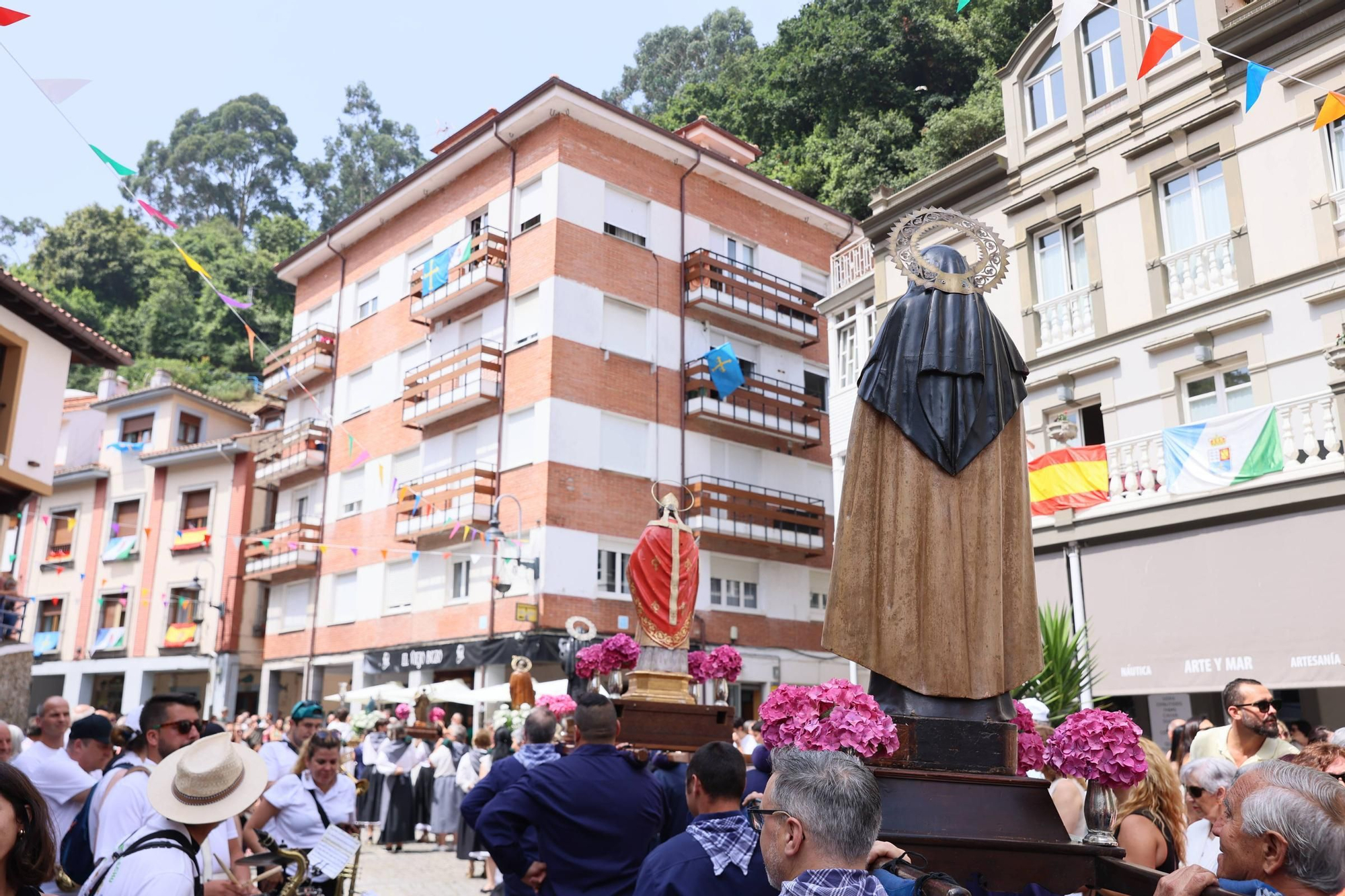 EN IMÁGENES: así fue el día de L'Amuravela en Cudillero