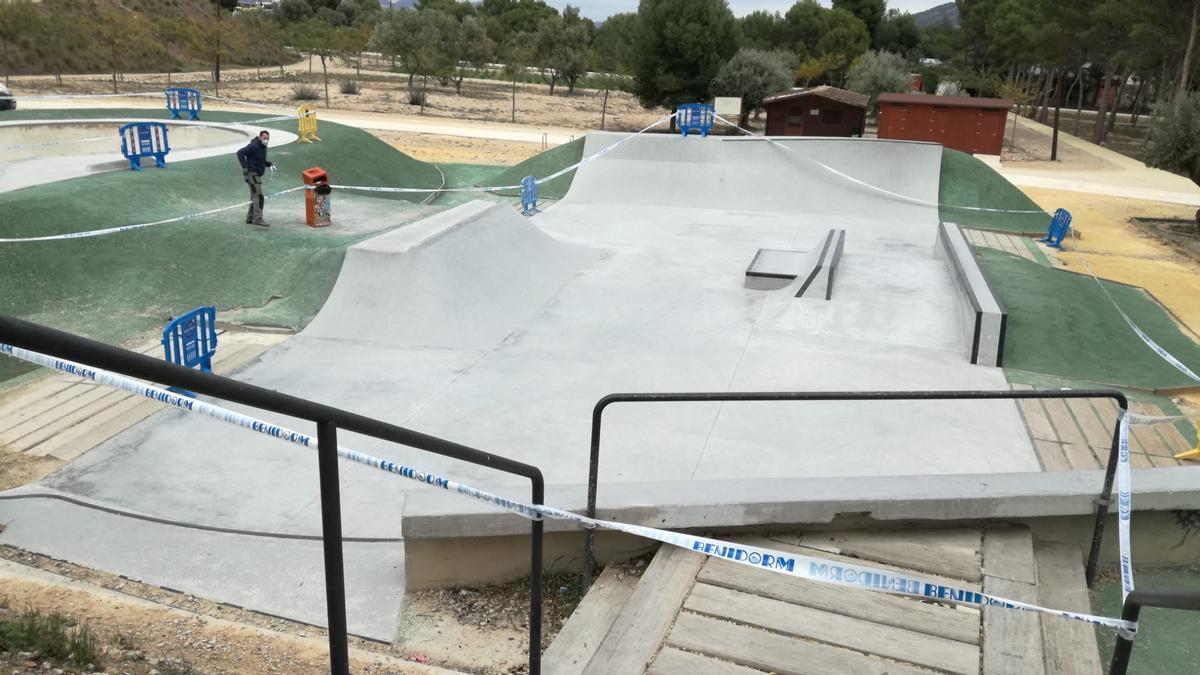 Benidorm cierra sus zonas biosaludables o la pista de &quot;skate&quot; entre otras medidas.