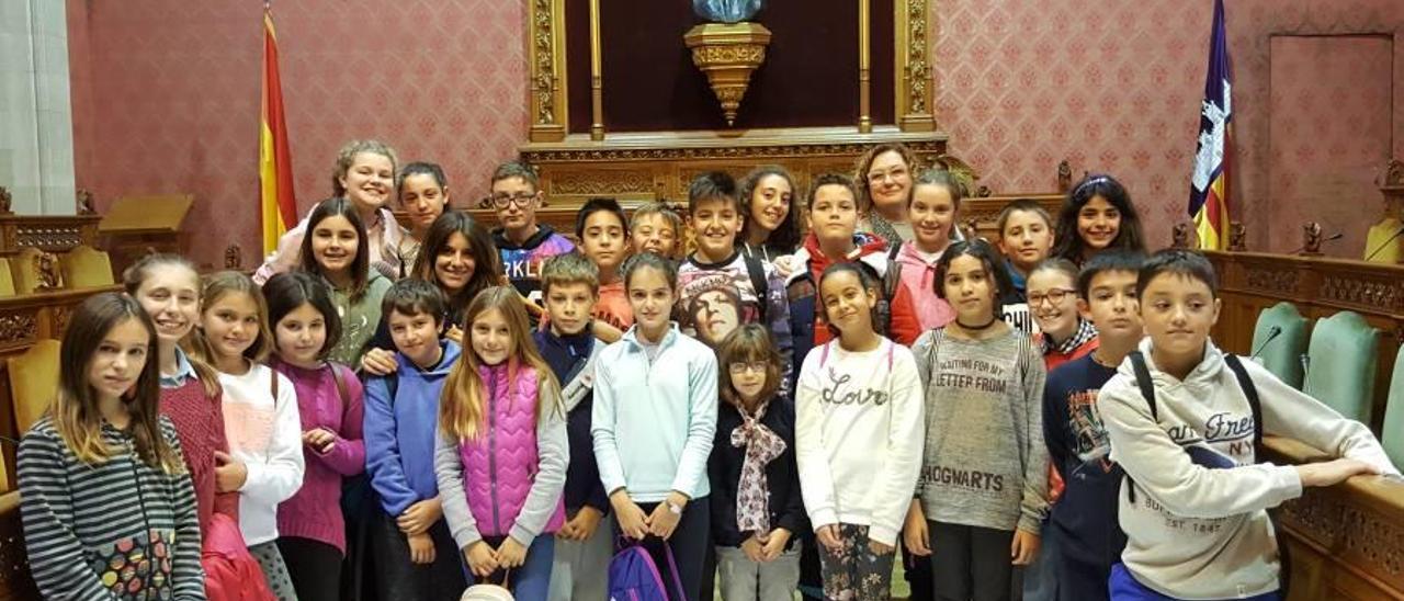 Les institucions es presenten als escolars mallorquins