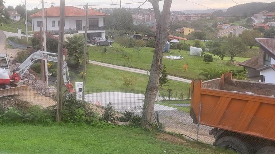 Avanzan las obras de la renovación de la red de aguas de Castrillón