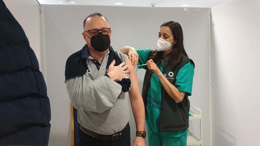 El Sergas reanuda en A Coruña la vacunación con AstraZeneca