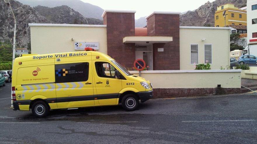 Una ambulancia básica del Servicio de Urgencias Canario en La Gomera.