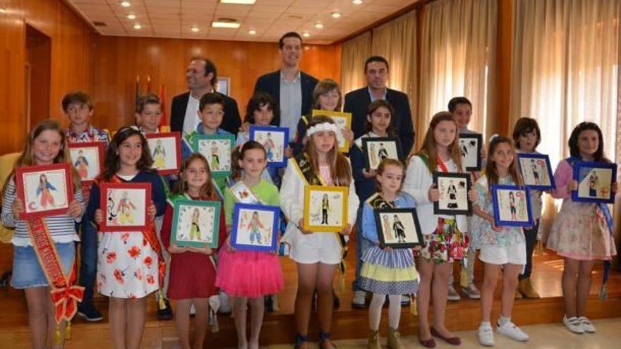 Las capitanías infantiles acuden al Ayuntamiento