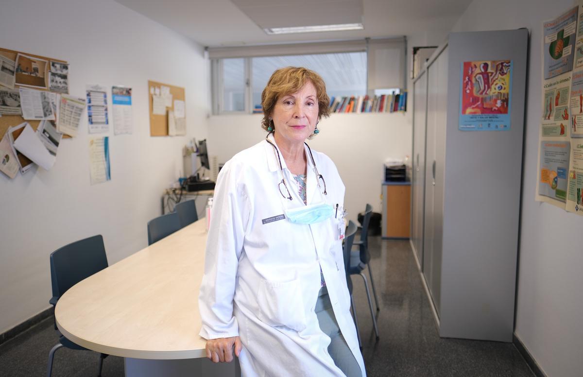 La psiquiatra Eulalia Carrato en el Hospital General Universitario de Elda.