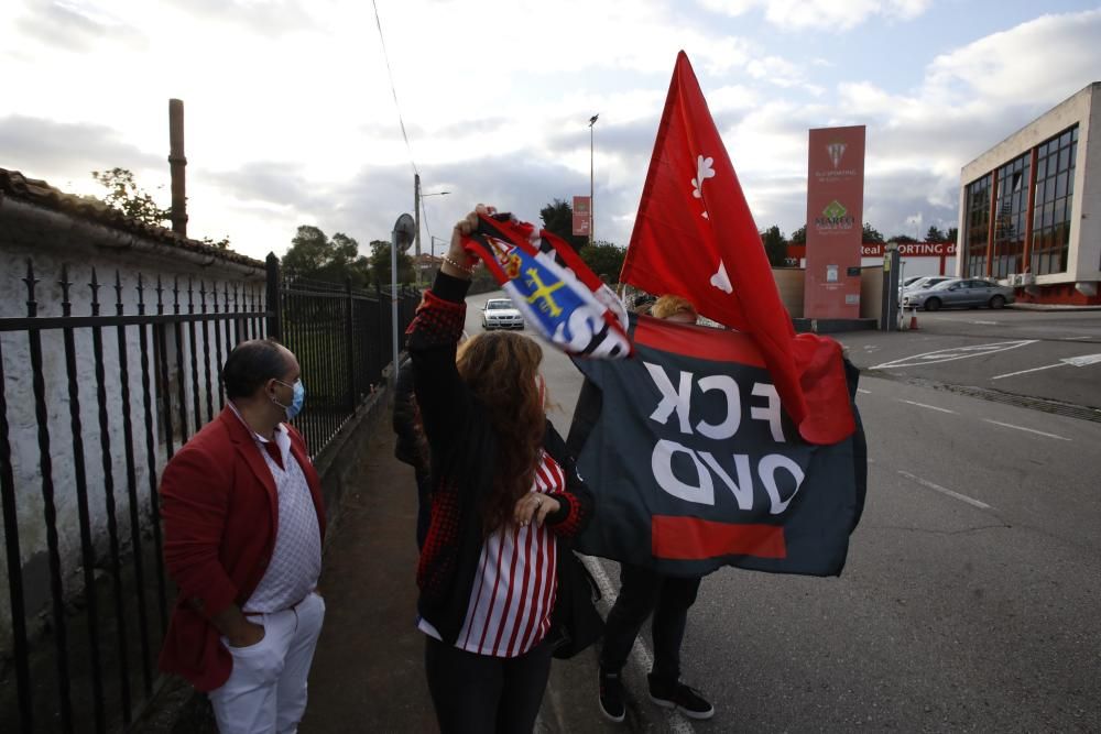 La salida del Sporting de Mareo para disputar el derbi