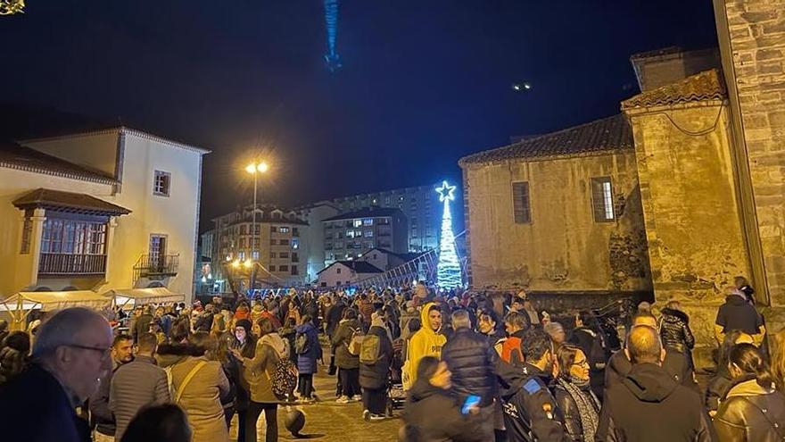 Ambiente de Navidad en la villa canguesa, en una imagen de archivo.
