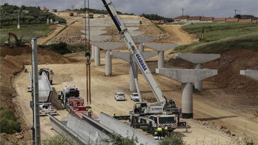 Empiezan a recibirse las vigas del mayor viaducto de la ronda este