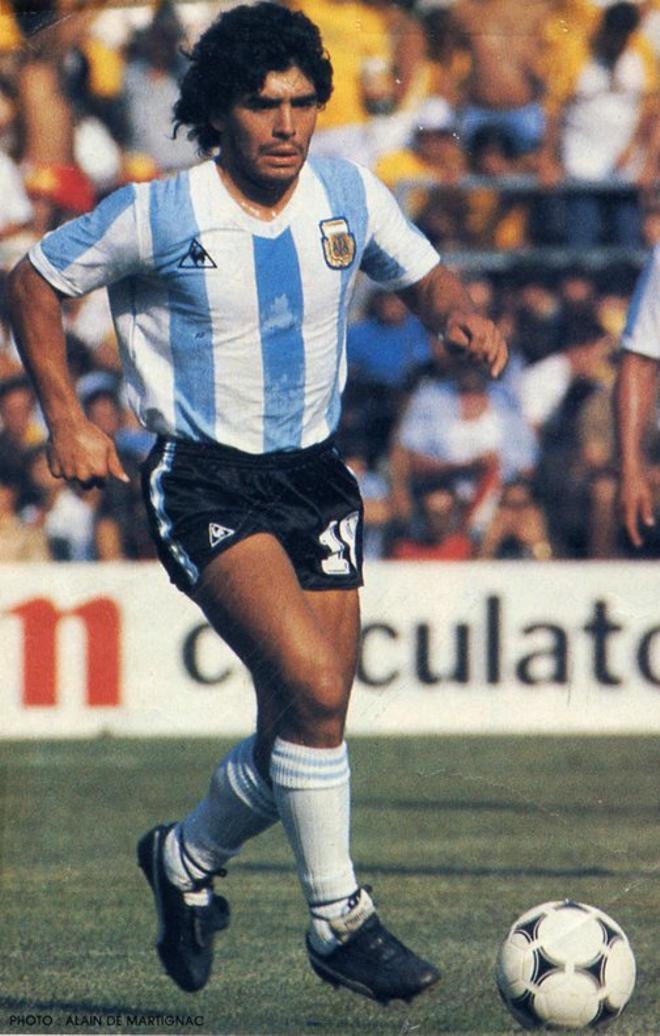 Muere Diego Armando Maradona por un paro cardiaco a los 60 años.