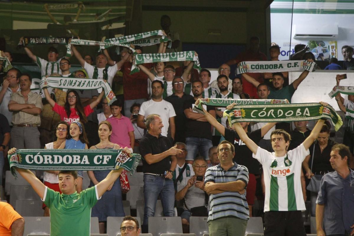 Los aficionados del Córdoba CF en el Arcángel