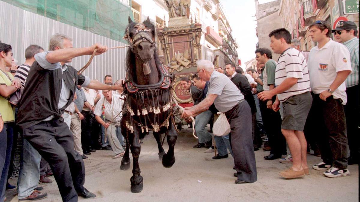 Subida de las Rocas, sometiéndolas a un estrés innecesario, años atrás