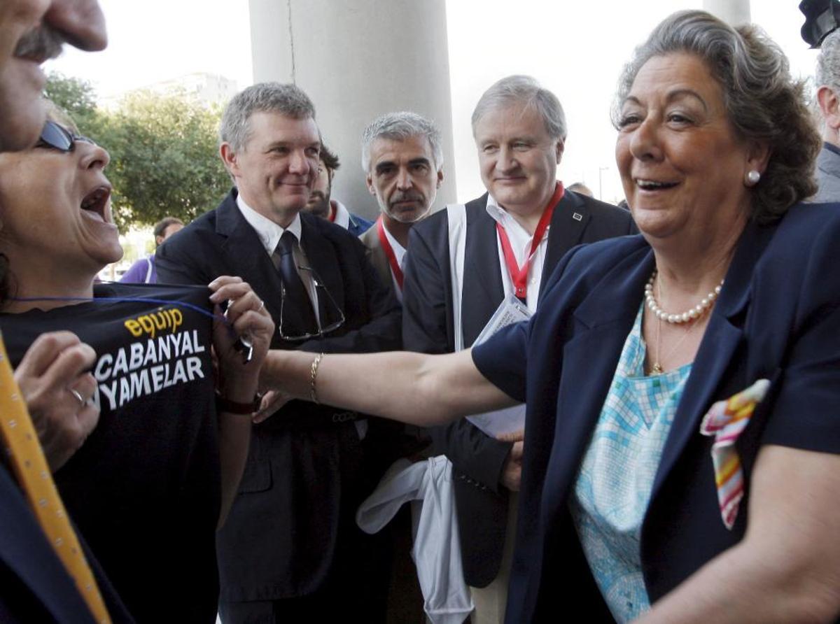 2010. Protesta de Salvem durante un acto al que asistía la alcaldesa. J.C. Cárdenas