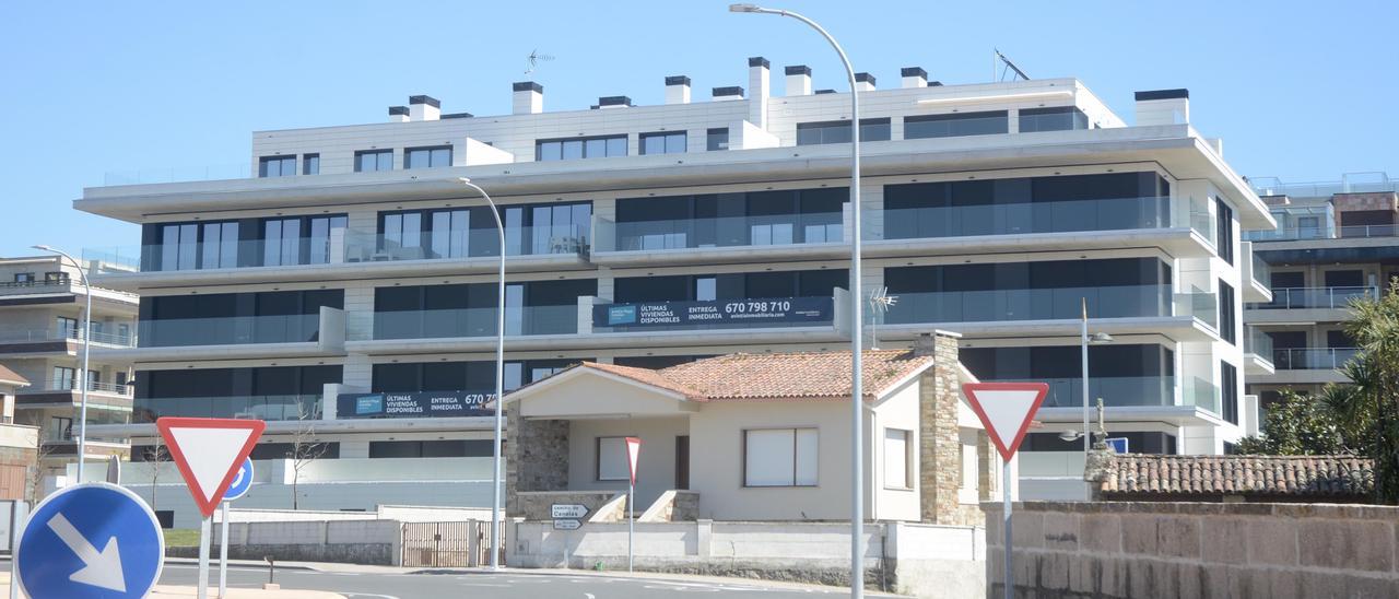 Edificio con viviendas en venta en Sanxenxo