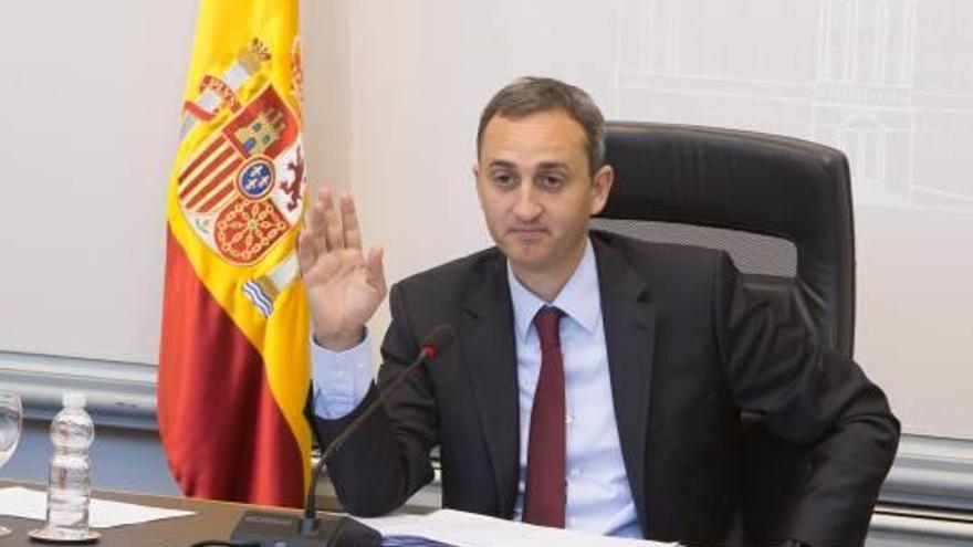 El presidente de la Diputación de Alicante, César Sánchez, durante un pleno de la institución.