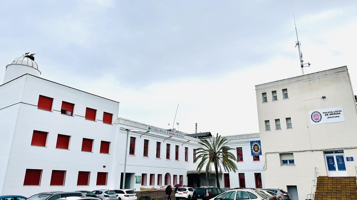Edificios de la escuela oficial de idiomas y policía local de Mérida.