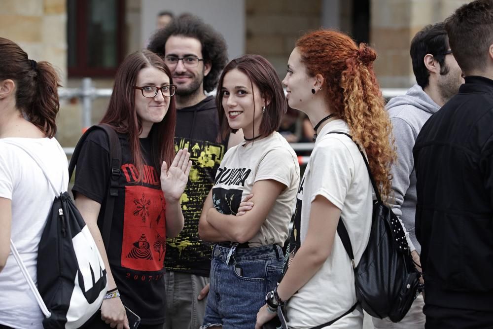 Primer día de festival de la mano del "Tsunami Xixón"