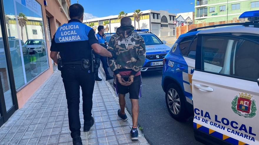 Cuatro detenidos por robar objetos de un punto limpio y revenderlos en el acto en Gran Canaria