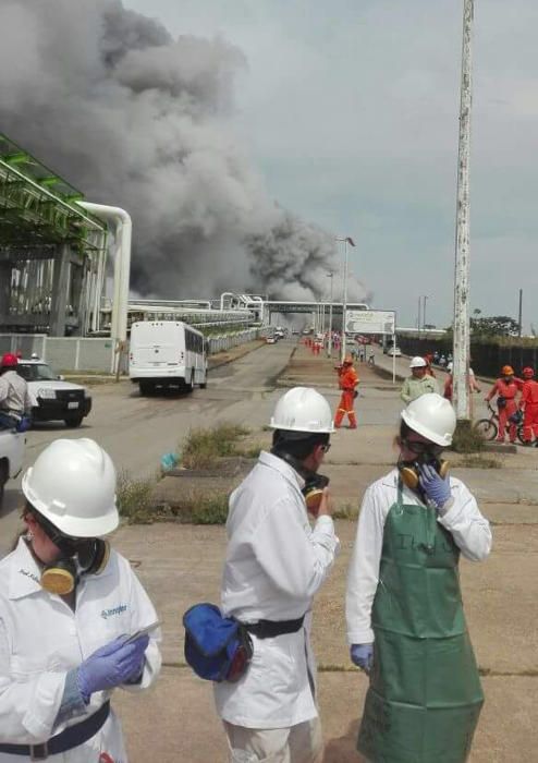 La explosión en una planta de Pemex deja tres muertos