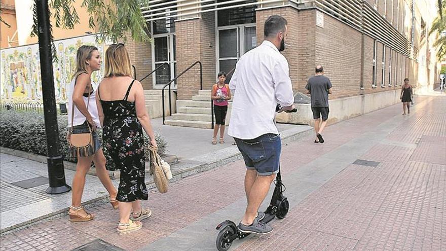 Castelló agotará la legislatura sin regular los patinetes eléctricos