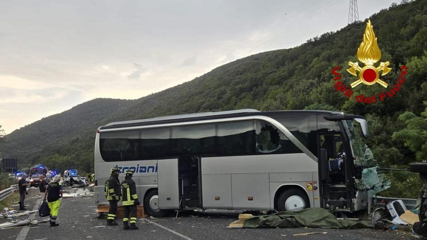 Seis muertos y 30 heridos en una colisión entre un autobús y una autocaravana en Italia